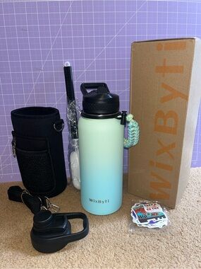 WixByti Gradient Mint to Sky Blue Water Bottle w/ Accessories, 32oz New in Box